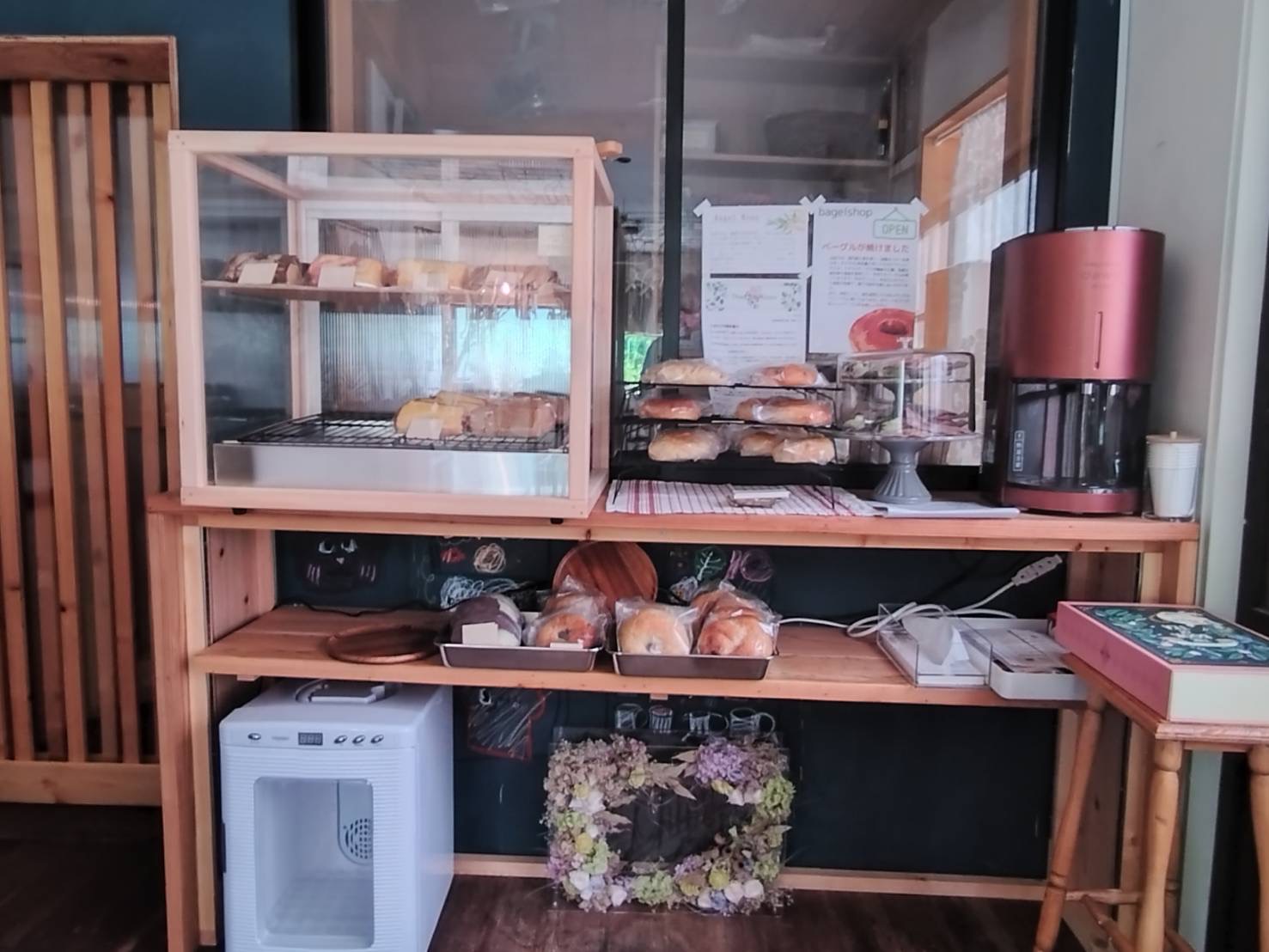 毎日ベーグルの店内